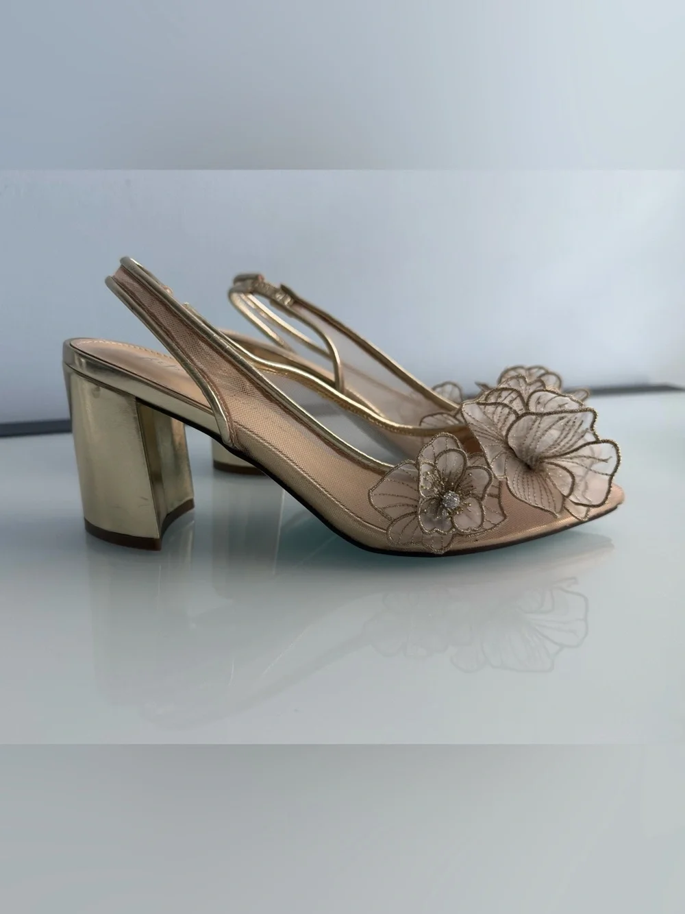 Betsy Johnson Women’s Mesh Floral Avi Pumps Size 6
